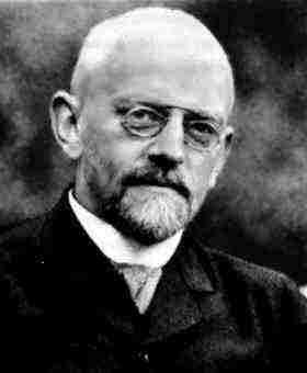 David Hilbert (1862-1943), německý matematik; roku 1900 formuloval 23 matematických problémů, jimž by se měli věnovat matematici ve 20.