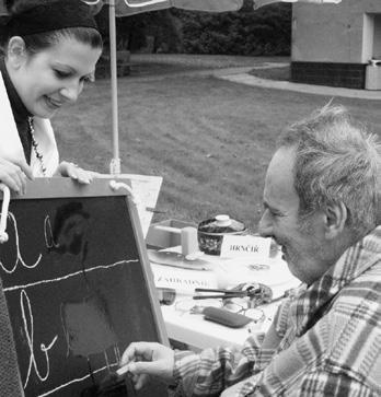 housek u pekařky, věšení kabátů u šatnářky, kreativní malování s malířkou, u krotitele exotických šelem proběhnout slalom s naší