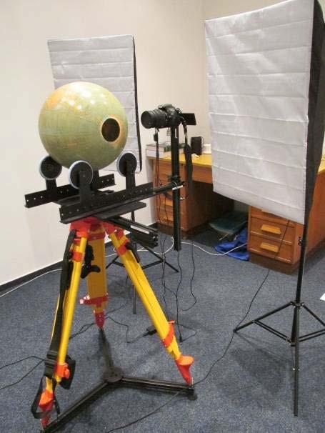 Pořízení digitálních dat Digitalizační zařízení - průměr glóbu od 5 do 120 cm, - bezpečná manipulace s glóby, - zafixovaná