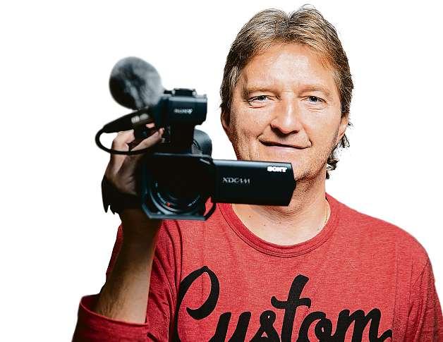 Někdy řvou, i když se nic neděje. Jindy do vás vrazí loktem nebo něco rozlijí, líčí sporťák JaromírBosák.