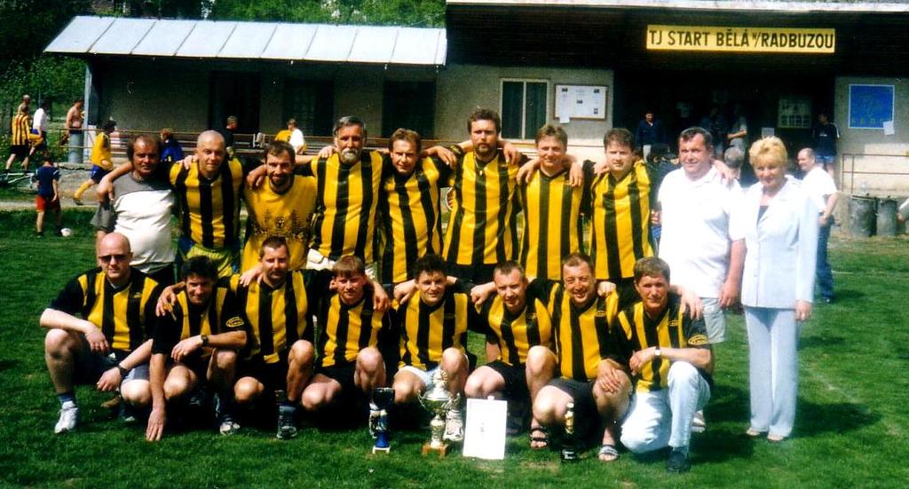 VONÁŠEK,paní Alena BLEHOVÁ Zleva sedí:radek VAVRO,Lubomír REIF,Ladislav FANFULE,Václav BRAUN,Radek