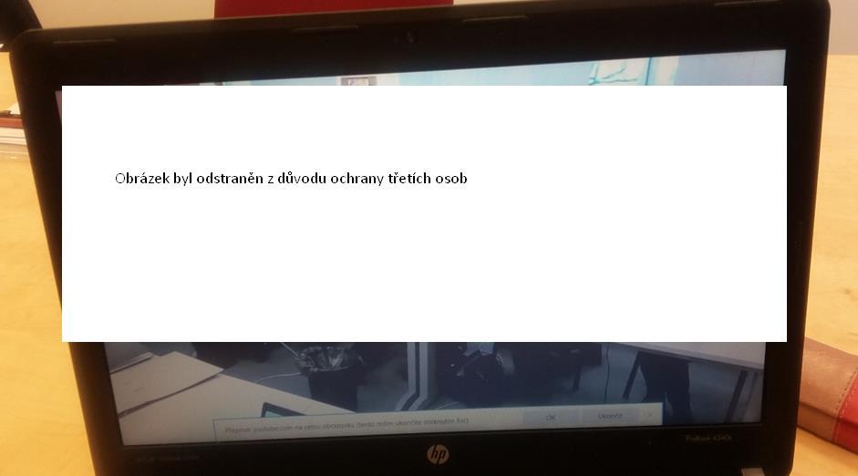 komise při sledování přenosu mohla v případě potřeby okamžitě ověřit, co a jak daný uchazeč u daného