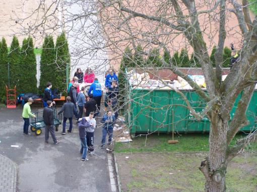 šachový Útulný domeček V průběhu školního roku byly pro žáky organizovány akce s různým zaměřením: Výcviky, kurzy, dopravní výchova, adaptační kurz: 3.A, 3.B, 3. C, 4.A, 4.