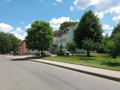 Na podzim roku 2016 v DPS proběhla rekonstrukce vodovodního řádu a zároveň započala rekonstrukce fasády domu DPS, nové vstupní dveře s madlem zvětšení otvírací plochy pro vozíčkáře, úprava