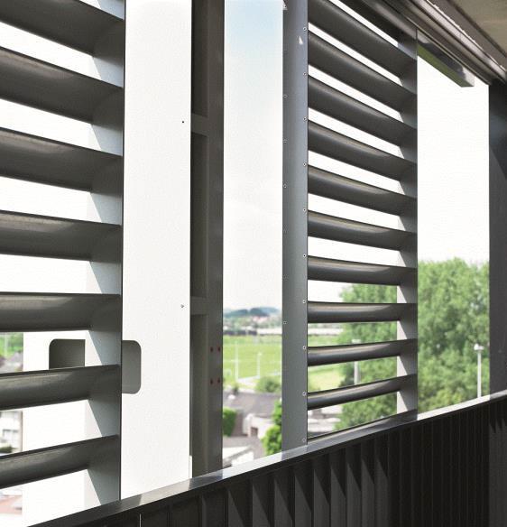 Patio Posuvné panely Sunclips a Icarus patio jsou posuvné panely sestávající se stínících lamel
