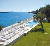 Hotel Jadran ***+ POLOPENZE / KLIMA / BAZÉN Tento příjemný hotel je posazen v borovém háji cca 2 km od Trogiru, přímo u moře.