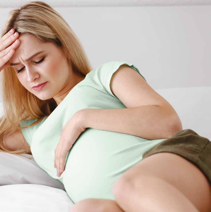 INZERCE šuje možnost zácpy. Příčina: Vliv těhotenských hormonů. Co s tím? V jídelníčku budoucí maminky nesmí chybět dostatek tekutin a čerstvá strava bohatá na vlákninu.
