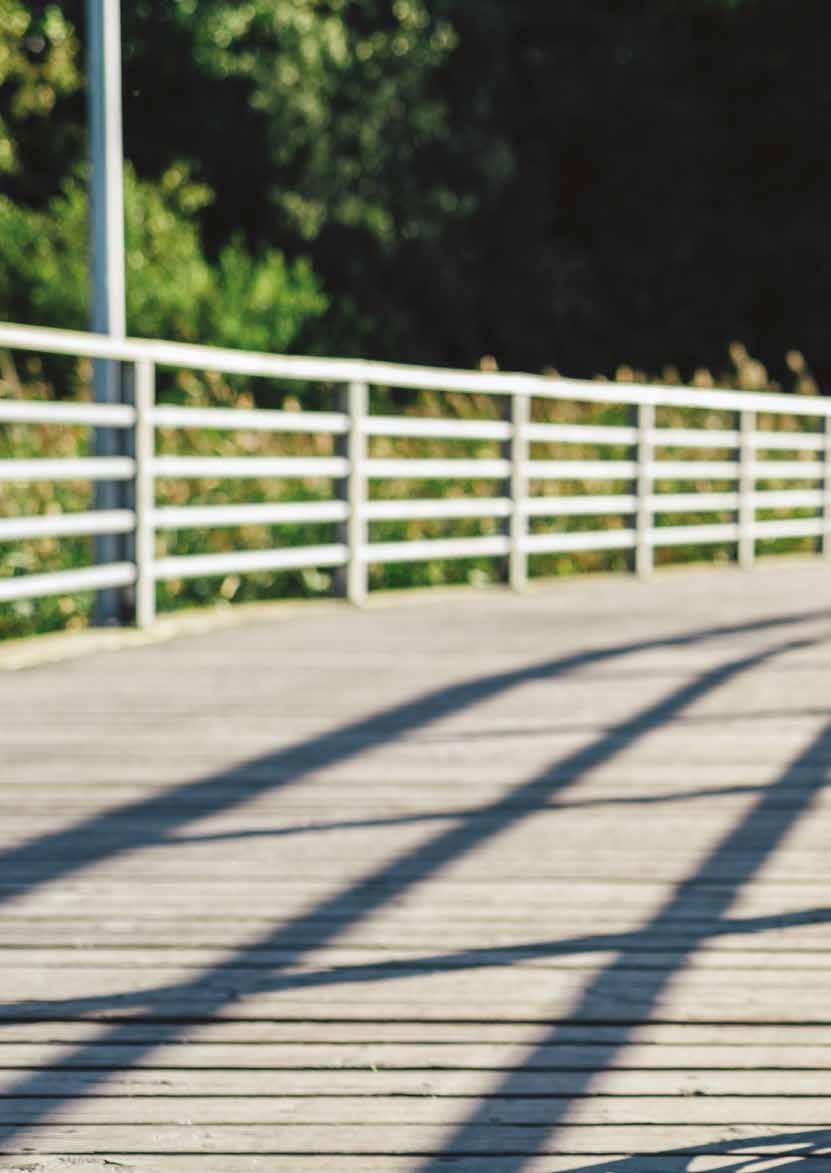 JAK VYBÍRAT AUTOSEDAČKU A KOČÁREK Odvážíte si z porodnice miminko a chápete, že je důležité, aby už při této své první cestě bylo v bezpečí?