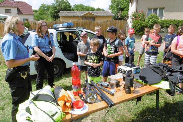 K dobrým vztahům a prevenci proti sociálně patologickým jevům přispívá i turistický kurz, který pořádáme každý rok. Dále i různé programy školy a školní družiny (např.