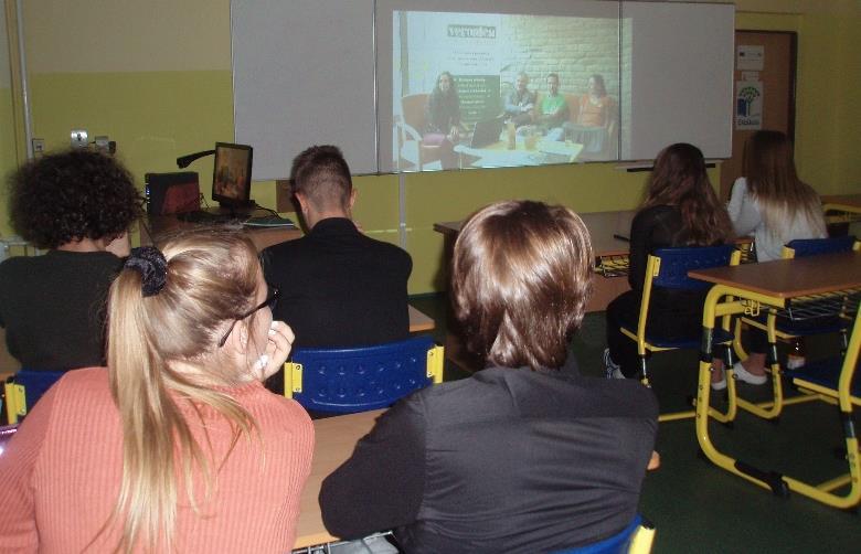 Do celoročního projektu CO2 liga se pro tento školní rok zapojil tým sexty ve složení Alexandr Pisani, Martina Maléřová, Anežka Šrubařová, Jan Kundrát, Ivona Marie Repková a Patrik Lamatschek. 1.