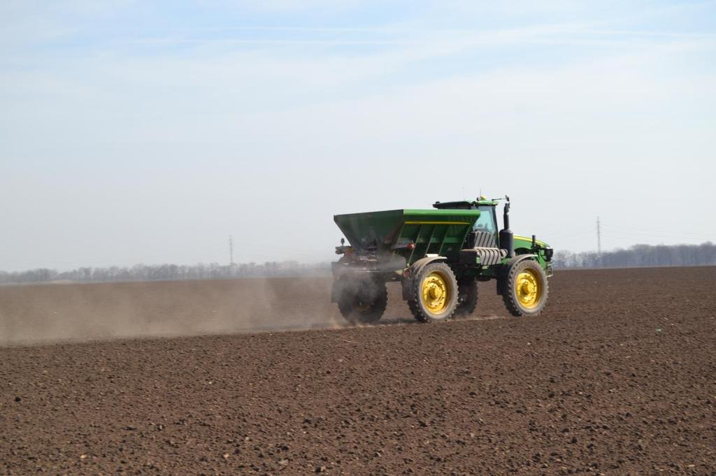 Aplikace půdních biostimulantů je velmi jednoduchá a nevyžaduje žádné speciální technické řešení.