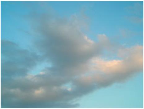 Vybrané vlivy okrajových podmínek vnější povrch Jasná vs. zatažená obloha: Ilustrativní denní snímek.