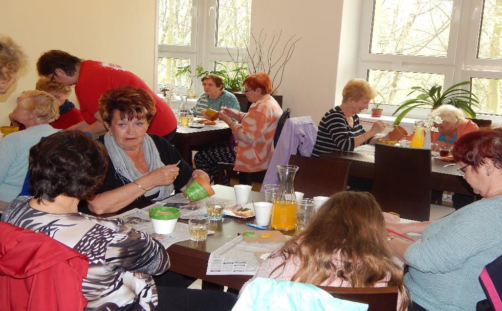 04.2017 VELIKONOČNÍ TVOŘENÍ - DPS Heřmanická, Slezská Ostrava Ve středu 12.04.2017 jsme společně s dobrovolníky z banky Ge Volunteers připravili seniorům z DPS Heřmanická velikonoční odpoledne, které se konalo v prostorách jídelny DPS.