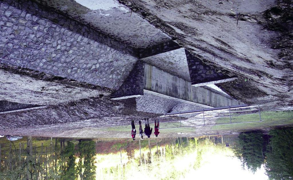 6/2017 TEXT A FOTO: TOMÁŠ JUST Technická bezpečnost vyžaduje u nádrží mohutné objekty, zejména bezpečnostní přeliv.