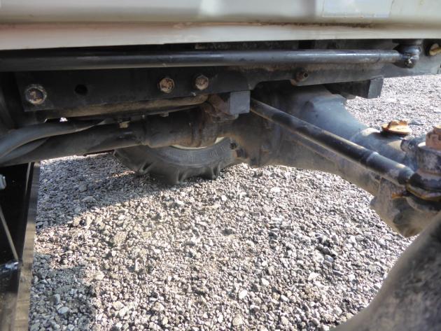 2) 2WD-4WD 3) Ruční brzda 4)