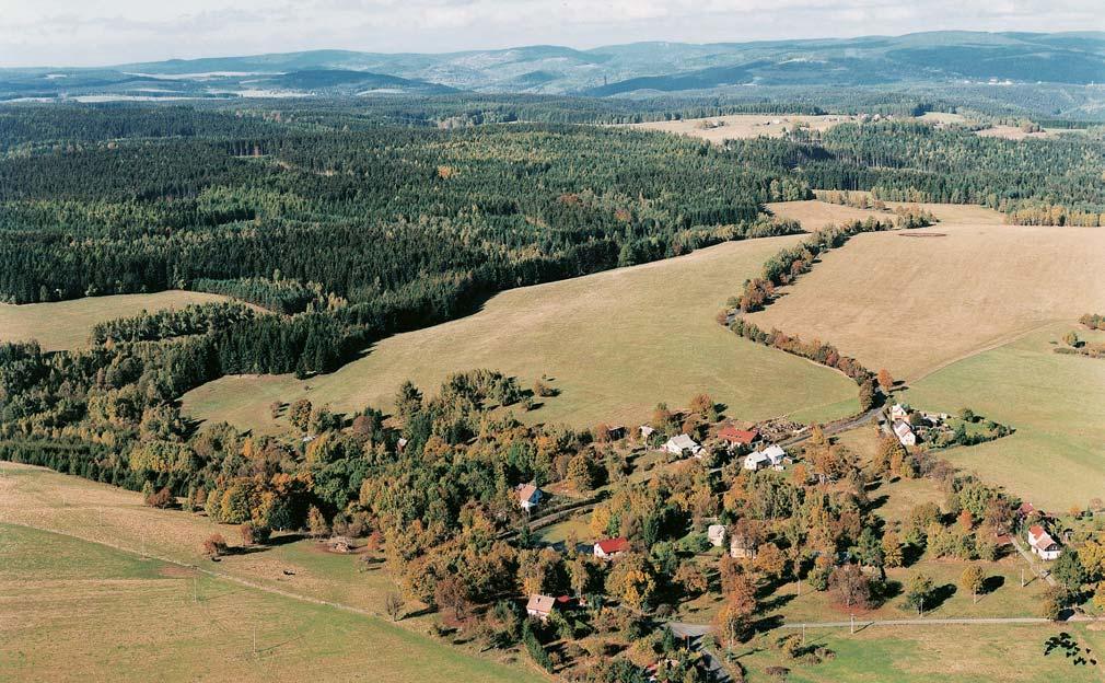 Okres Cheb park Leopoldovy Hamry Byl vyhlá en Okresním úfiadem Cheb v roce 995 a OÚ Sokolov v roce 986 jako tzv. oblast klidu. Zaujímá 4 000 ha v západním v bûïku Kru n ch hor pfii hranici se SRN.