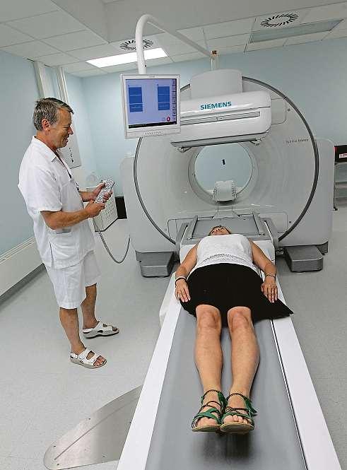 2 29. června 2018 Jihlavsko apelhřimovsko Novinkadokáže odhalit nádor avyhodnotit, jak pracují orgány Oddělení nukleární medicíny apet centra vjihlavské nemocnici se pyšní novým přístrojem za téměř