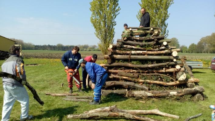kolo Polabské ligy se konalo 20.5.2017 v Nymburce od 13 hodin. Opět zavládlo krásné slunečné počasí. Náš sbor a obec Dobšice zde reprezentovala družstva mužů a smíšené. 1. kolo Polabské ligy - Úmyslovice 1.