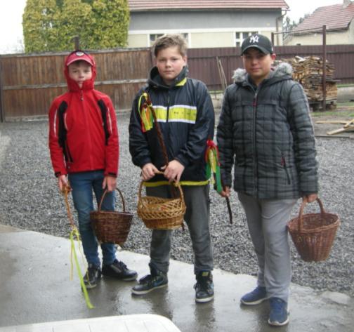 Na nebezpečných jezech na Badrech, v Sánech a v Libici nad Cidlinou většinou vodáci lodě přenesli. Našlo se ale pár jedinců, kteří tyto válce projeli. Po cestě byly pouze dvě občerstvovací stanice.