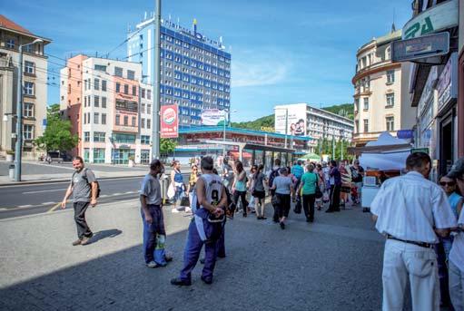 Provozní doba: 6:00 22:00 hod. 16 hod. Popis lokality: Obrazovka je umístěna na hlavním náměstí města. Jedná se o rušnou lokalitu s přímou viditelností z hromadné dopravy.