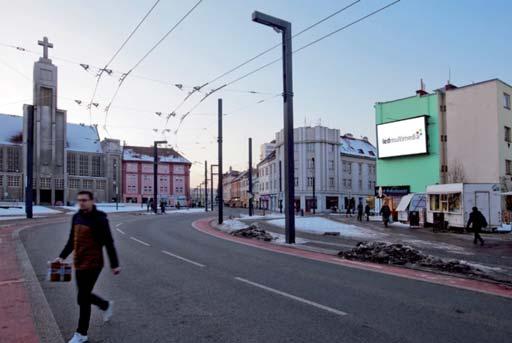 Popis lokality: Tato LED obrazovka se nachází na velmi frekventovaném náměstí 28. října, kde je obchodní dům TESCO a palác ATRIUM. Náměstí je všeobecně považováno za obchodní střed města.