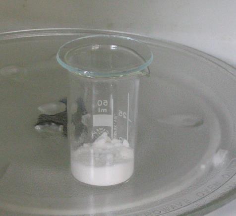 86 5. Experimenty v mikrovlnné troubě chromatografie na tenké vrstvě: porovnání produktu, acylpyrinu z lékárny a kyseliny salicylové.