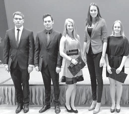 21/2018 Matûj Rampula mezi ocenûn mi armádními sportovci Dne 25. fiíjna ministr obrany Lubomír Metnar v Domû armády Praha ocenil nejlep í armádní sportovce a trenéry.