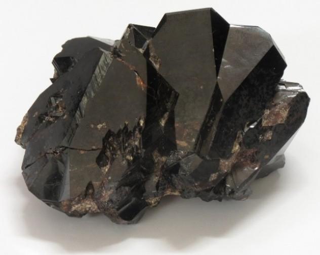 2.2 Hlavní rudní minerály Havelka (1989) definuje nejhojnější výskyt cínu v těchto minerálech: kasiterit - SnO 2 (78, 6 % Sn); stanin - Cu 2 FeSnS 4 (27, 7 % Sn); teallit - PbSnS 2 (30, 4 % Sn);