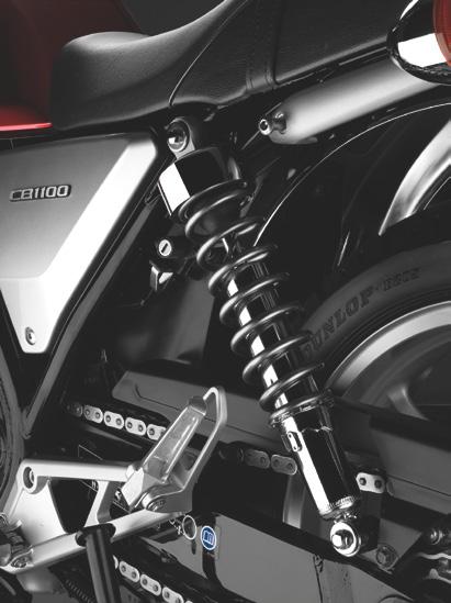 Dvojitý kolébkový rám z ocelových trubek svírá motor a společně vytváří skálopevnou stabilitu.
