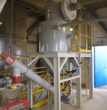 Silo je plněno z autocisterny dopravním potrubím DN 100, které vede svisle vzhůru k hornímu víku sila, kde je zaústěno do expandéru.