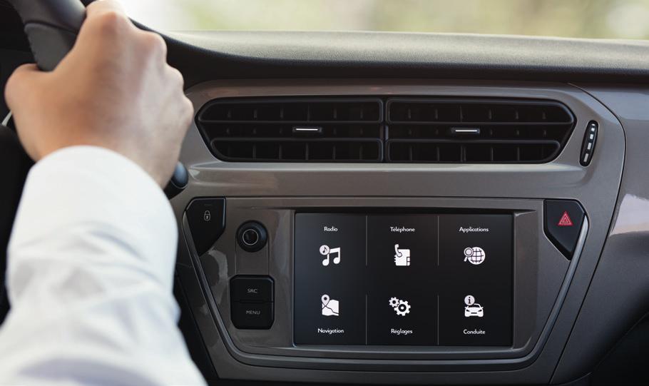 TECHNOLOGIE S INTUITIVNÍM OVLÁDÁNÍM NOVÝ CITROËN C-ELYSÉE je nově vybavený moderním dotykovým 7" displejem, který umožňuje ovládat všechny mediální funkce, telefon i navigaci s novým navigačním