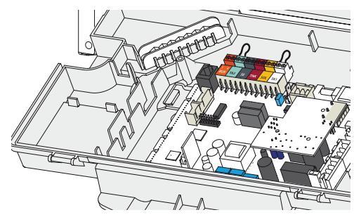 ELEKTRICKÉ PŘIPOJENÍ Před každým zásahem do kotle odpojte kotel od elektrické sítě. Dodržujte důsledně připojení fáze/nula.