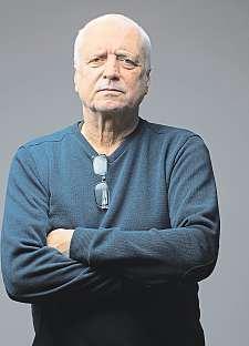 První fotka jeho projektu vznikla už vlednu 2012. Byl to Vlastimil Kolomazník, zelinář, který prodává ovoce vprůchodu mezi Benešovým náměstím aplazou.