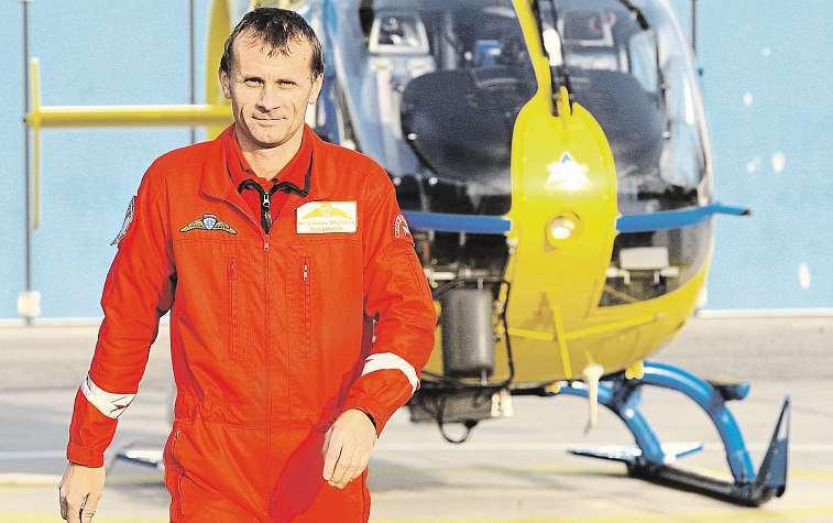 8 2. září 2016 Liberecký kraj Strach svazuje ruce, říká lídr komunistů Stanislav Mackovík Jeho život je létání,aťuž světroni anebo svrtulníkem. Jednička na kandidátce komunistů zachraňuje životy.
