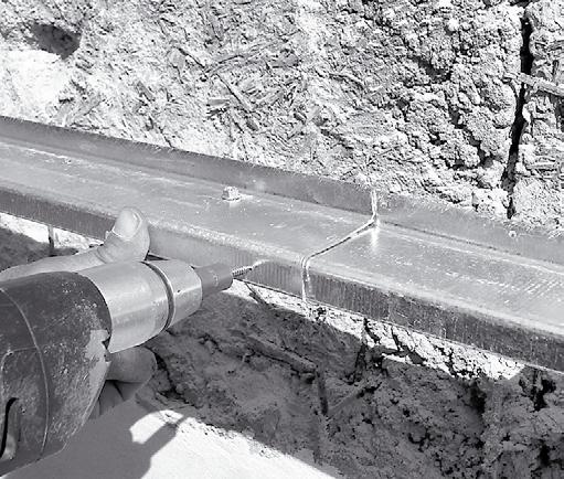 pásnice profilu Z 50 nesmí být od čela kotvy vzdálená o více jak 30 mm. Jsou-Ii nerovnosti fasády větší, než které je schopen vykrýt profil Z 50, je nutno použít rektifikační profil tvaru U.