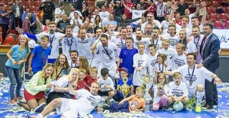 ERA-PACK je počtrnácté mistrem ligy Futsalisté Chrudimi to znovu dokázali! Počtrnácté opanovali nejvyšší soutěž.