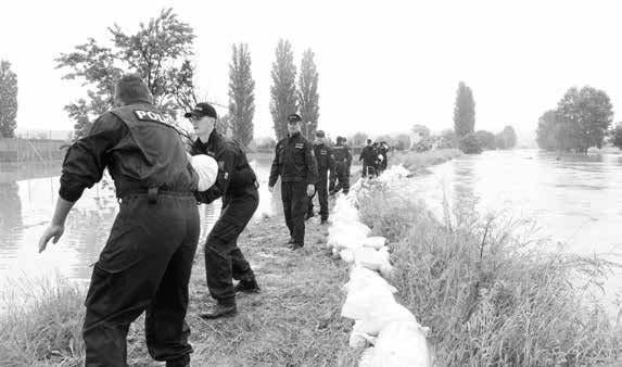 Pondělí 15. října 2018 ZPRÁVY ZE SLOVÁCKA 5 O rozhodující senátní duel nebyl zájem. Těžil z toho Kunčar BOJ O SENÁT Patrik Kunčar obhájil křeslo senátora v obvodu č.