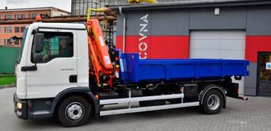 se sklopnými bočnicemi/plato Sazba za km (od 15-ti km) Práce v hodinové sazbě (do 15-ti km) Čekací doba Práce s hydraulickou rukou Natažení a stažení kontejneru Nájem kontejneru ŠxDxV(bočnice)