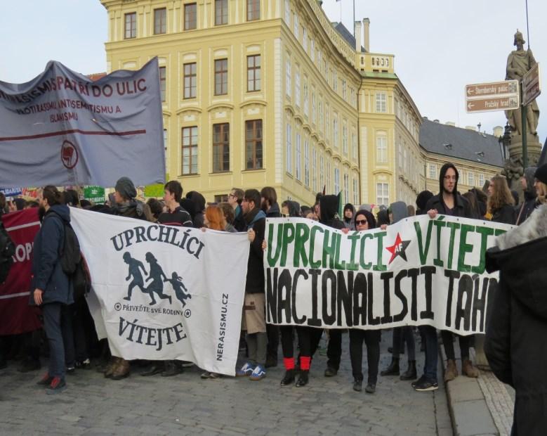 Bylo zaznamenáno zvýšené ozbrojování členů těchto skupin, nicméně legální cestou. Přímo hlavní představitelé skupin vyzývali členy, aby si pořizovali zbrojní pasy.