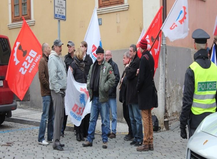 V průběhu roku, zejména před volbami do krajských zastupitelstev, se ND orientovala na zakládání místních organizací.