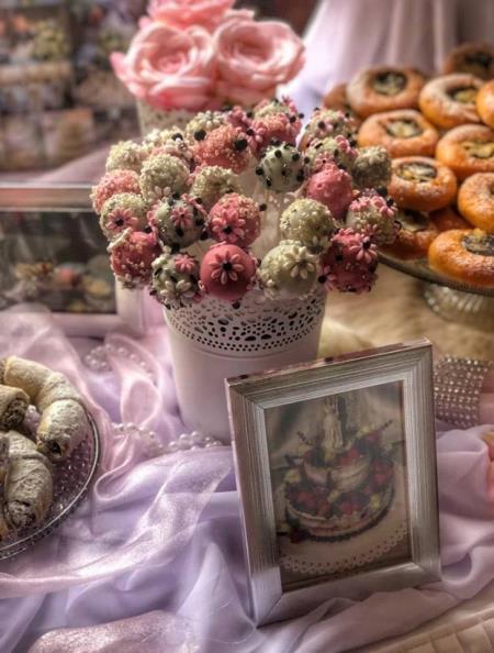 dokázal byste někdo udělat cake pops viz obrázek?