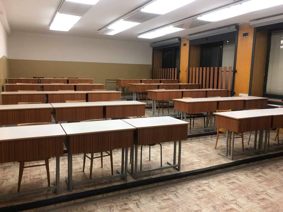 UTB ve Zlíně, Fakulta logistiky a krizového řízení při uzavírání obalů a souprav, kde by se mohla skřípnout kůže mezi víčko a nádobu nebo do přezek.