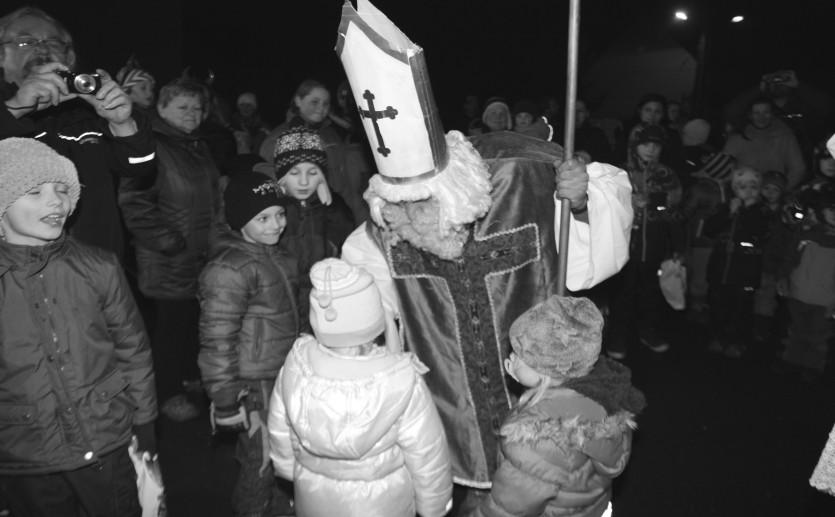 Při opět hypotetické rovnosti hlasů je celá volba zrušena a do deseti dnů je vyhlášena nová volba. 10 K začátku adventu patří příchod Mikuláše a jeho družiny.