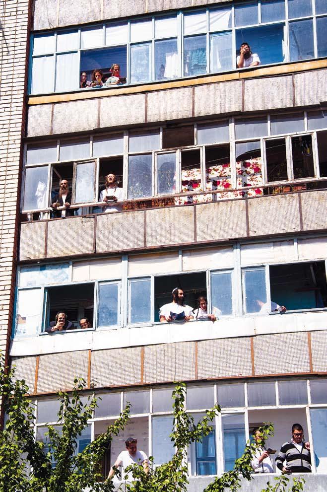 Ukrajinské sídliště se promění v panelákový štetl. Uman je název ukrajinského města a 5773 je rok židovského kalendáře, který právě žijeme.