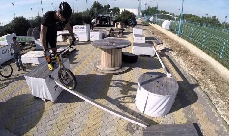 překážky, betonové skruže, jsou