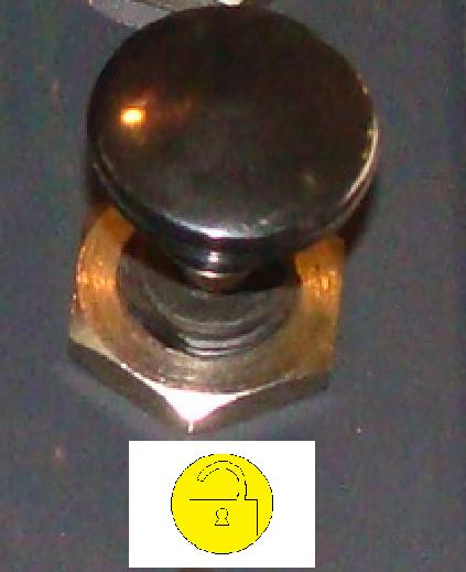 Odjištění bočnic [4] 2.4.1 Ovládání levé hydraulické bočnice Bočnice je polohovaná hydraulicky pomocí ovladače označeného symbolem.