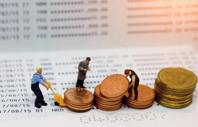 56 ní či bezprostřední hrozbě takového přerušení, musí existovat právní nárok na poskytování veřejných služeb v přepravě cestujících, typicky smlouva o veřejných uzavřená mezi objednatelem a