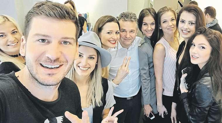 4 5. května 2017 Mostecko Jednou přijde někdo mladší Moderátor Petr Říbal se prokecal od maturáků až kčeské Miss. MARTIN KNOL MOST Je hyperaktivní, stále něco vymýšlí.