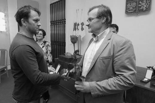 Janského, českého objevitele čtvrté krevní skupiny. Počet slavnostních předávání medailí: 4 - za 10 bezplatných odběrů - bronzová medaile Dr.