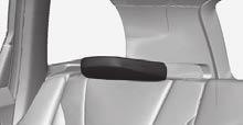 Jinak hrozí nebezpečí, že se čalounění zadního sedadla poškodí. Opěradlo sedadla ze tří částí lze složit různými způsoby.